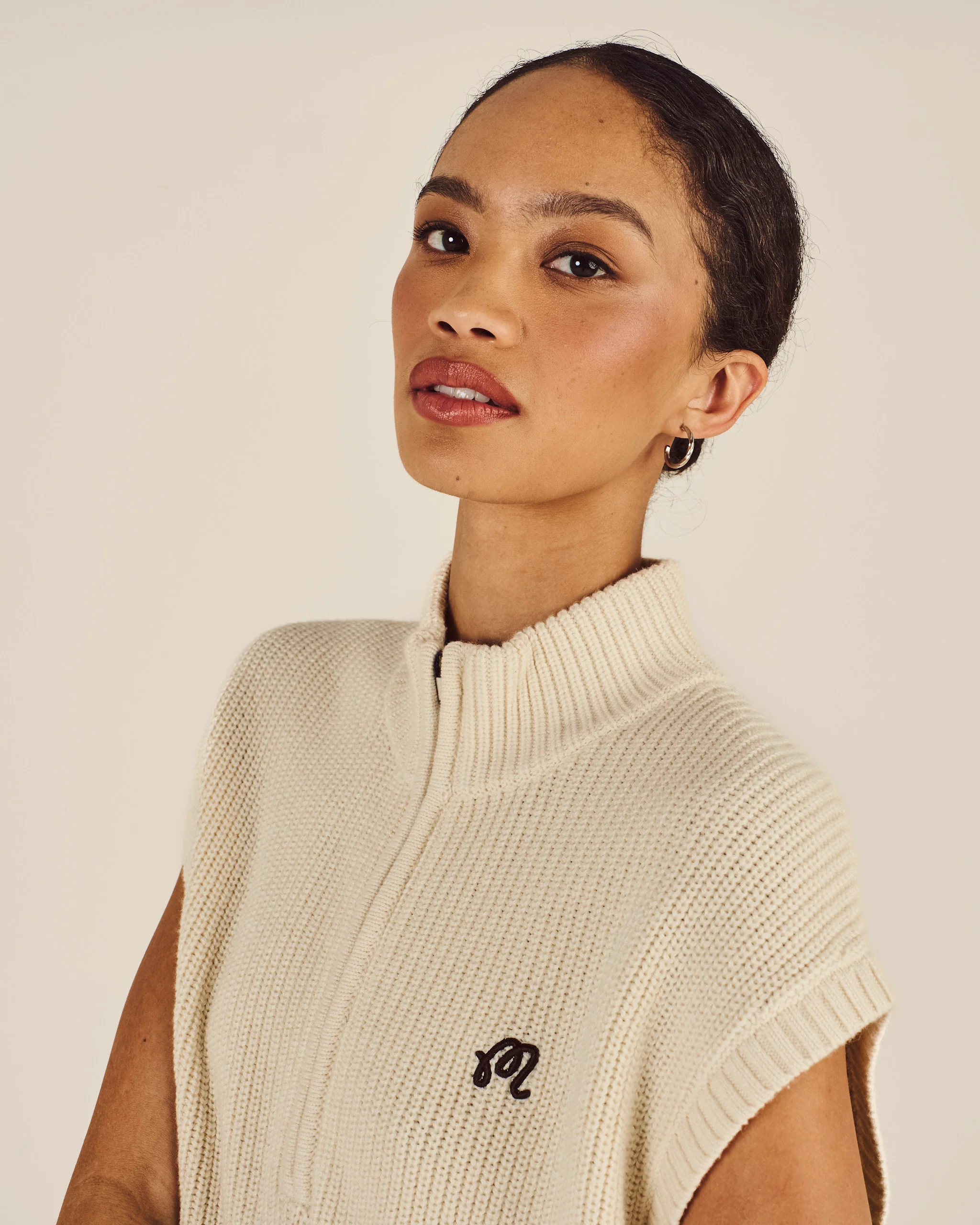 IVA SWEATER VEST - Image 2